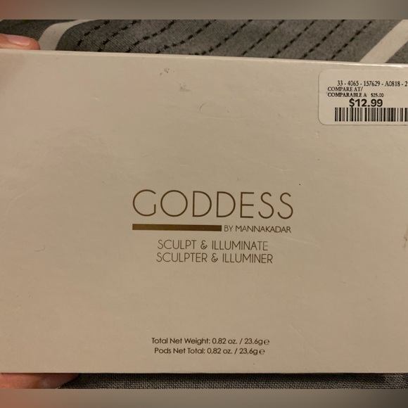 Manna Kadar Sculpt & Illuminate palette - Picture 2 of 3